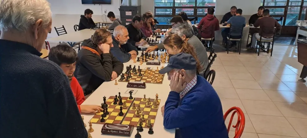 Fernando Vázquez volvió a la victoria en mayo