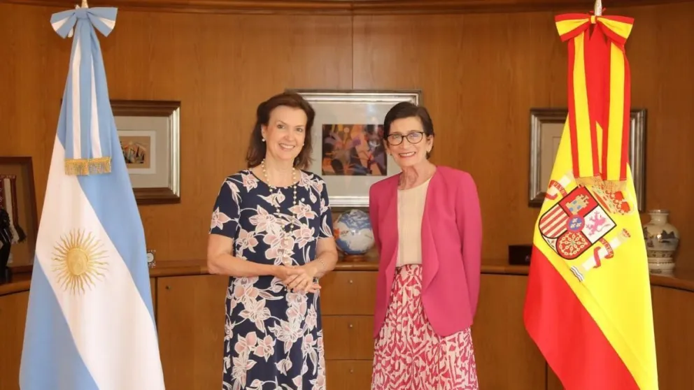 La embajadora española abandona Argentina en medio de conflicto diplomático