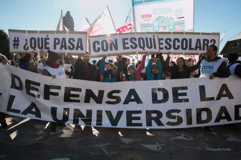 Nueva concentración y marcha en defensa de las universidades públicas