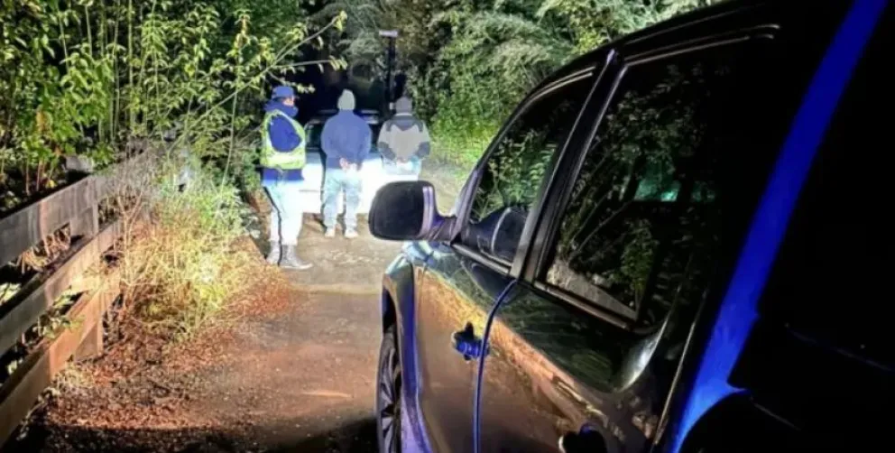 Robaban en una obra en construcción, los vecinos los encerraron y los atrapó la Policía