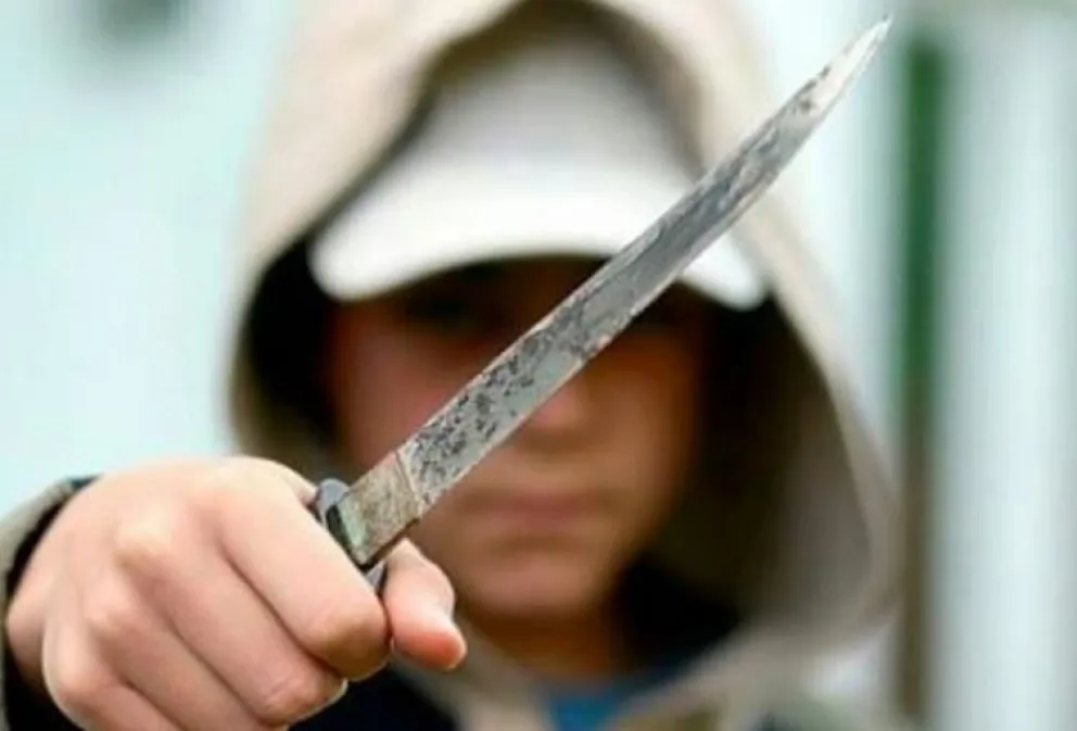 Grave: en una escuela privada, dos alumnos amenazaron con un arma blanca a un compañero