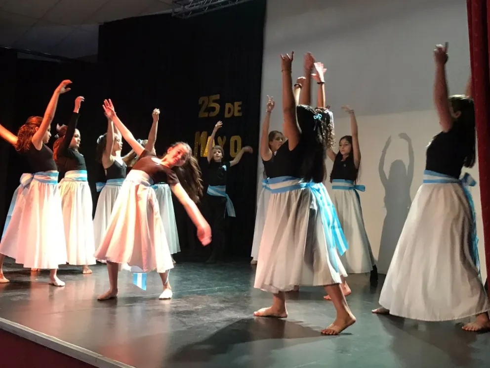 Dina Huapi festejó el 25 de Mayo resaltando tradiciones y la historia