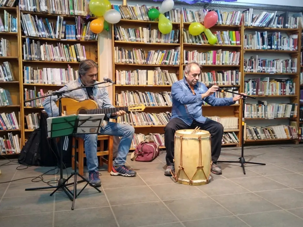 Música y lecturas en los festejos por el 36° aniversario de la Biblioteca Municipal "Presidente Raúl Alfonsín"