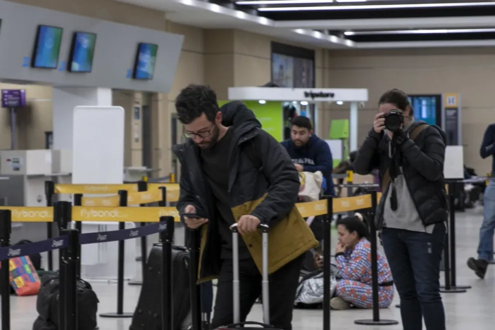 Pese a las asambleas, el aeropuerto de Bariloche operó con normalidad, aunque las medidas continuarán