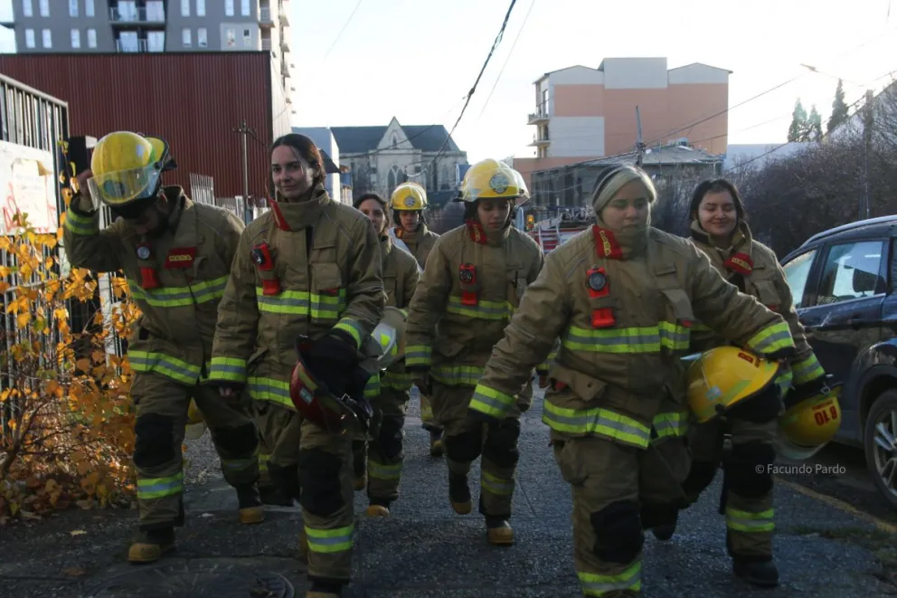 Día del Bombero Voluntario: festejo, tristeza y un pedido de boda