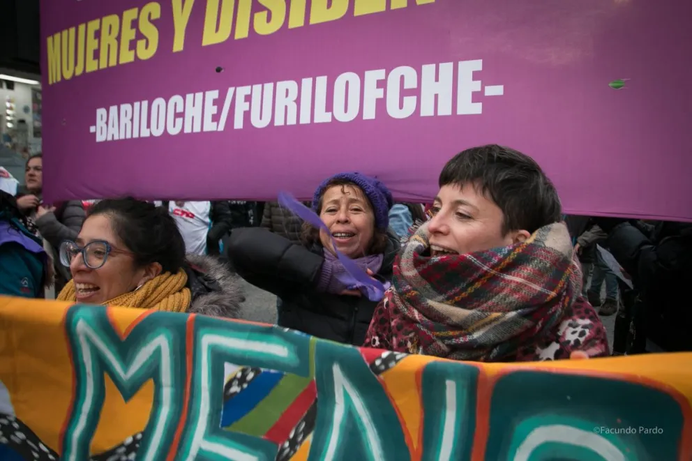 En la marcha de “Ni una Menos” calificaron la elección de la reina como un “retroceso cultural e ideológico”