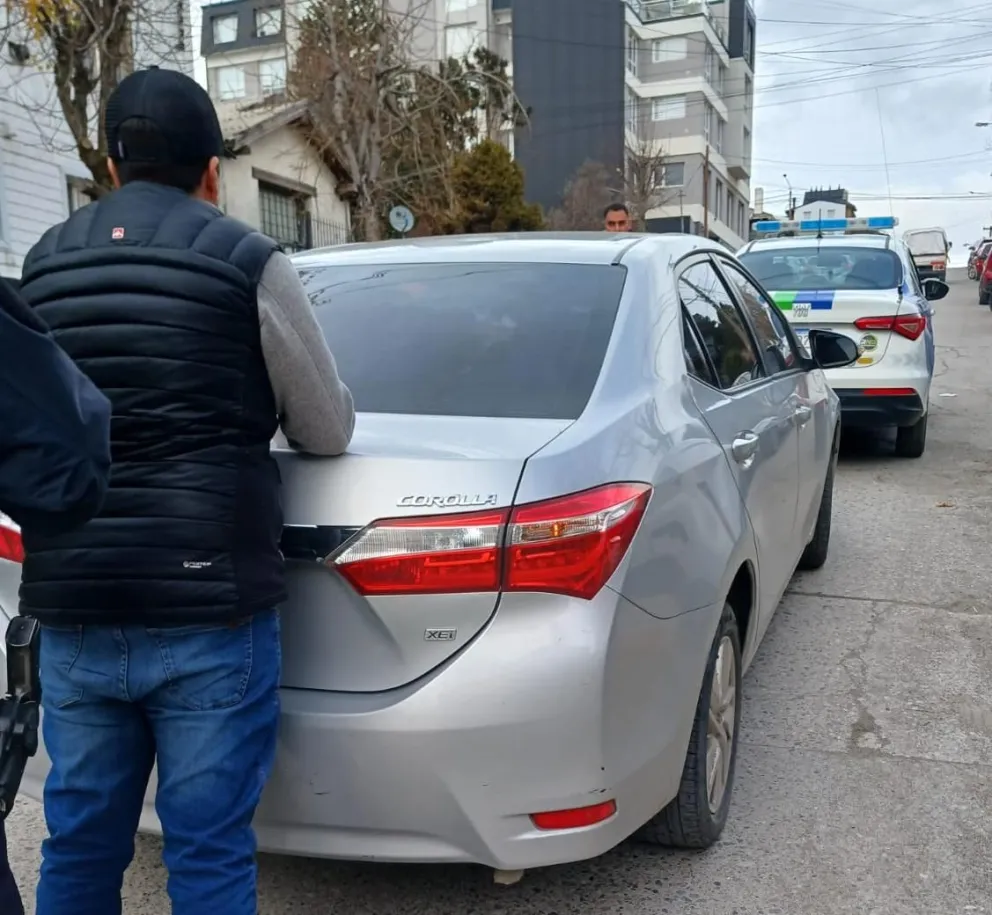 Detenidos tras robar elementos de un auto habrían protagonizado varios hechos delictivos