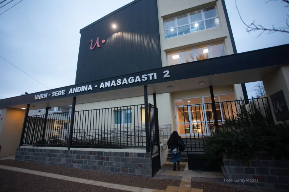 Inicia el paro de 48 horas en las universidades de Bariloche y la región