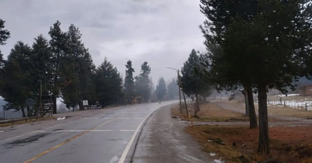 Piden precaución en el tramo Bariloche-El Bolsón por calzada húmeda y amplían el alerta amarillo por lluvias
