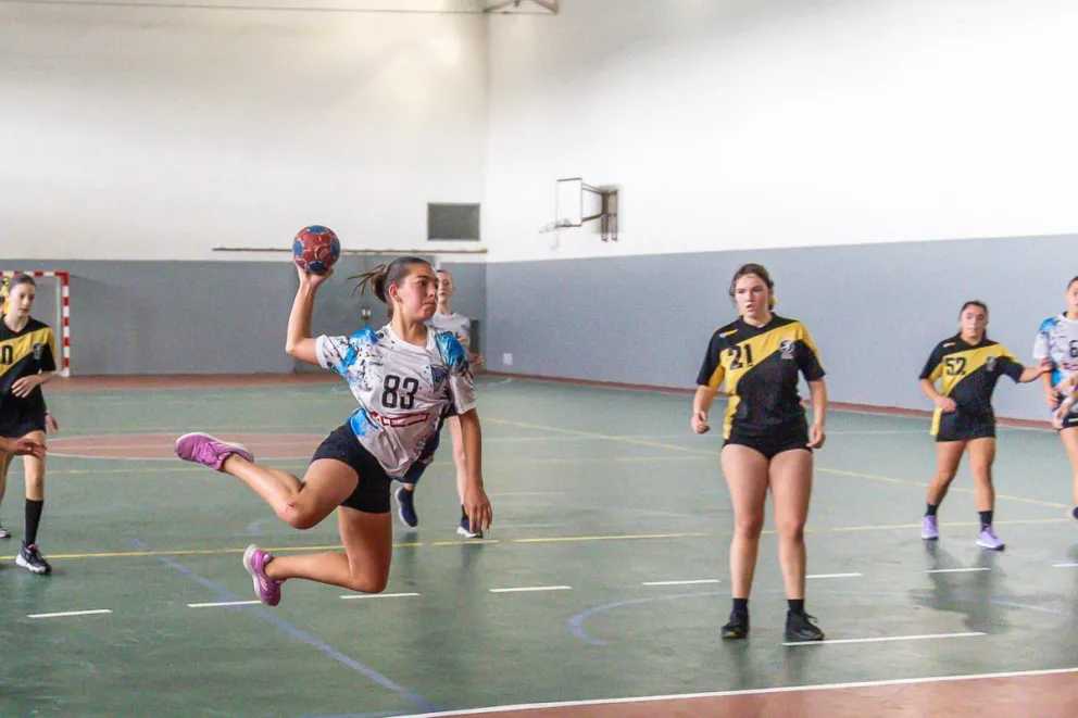 Se presentaron las dos selecciones locales de handball que jugarán el nacional
