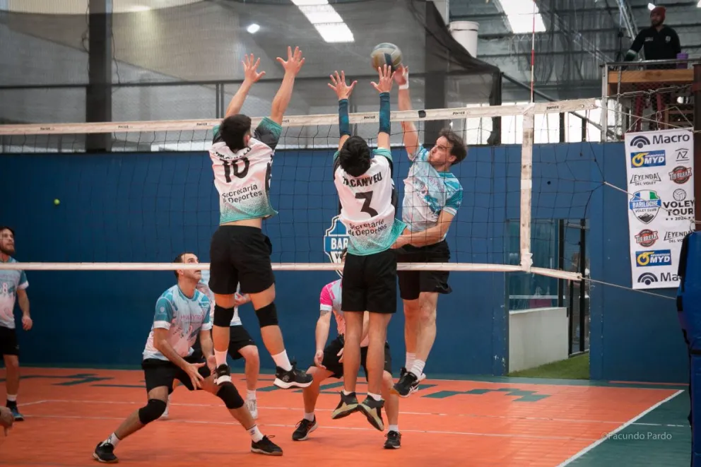 Mayores y menores protagonizan el fin de semana de vóley