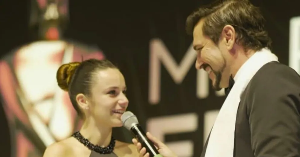 Se filtró una foto de Matías Alé en la cama con su novia tras la propuesta de matrimonio