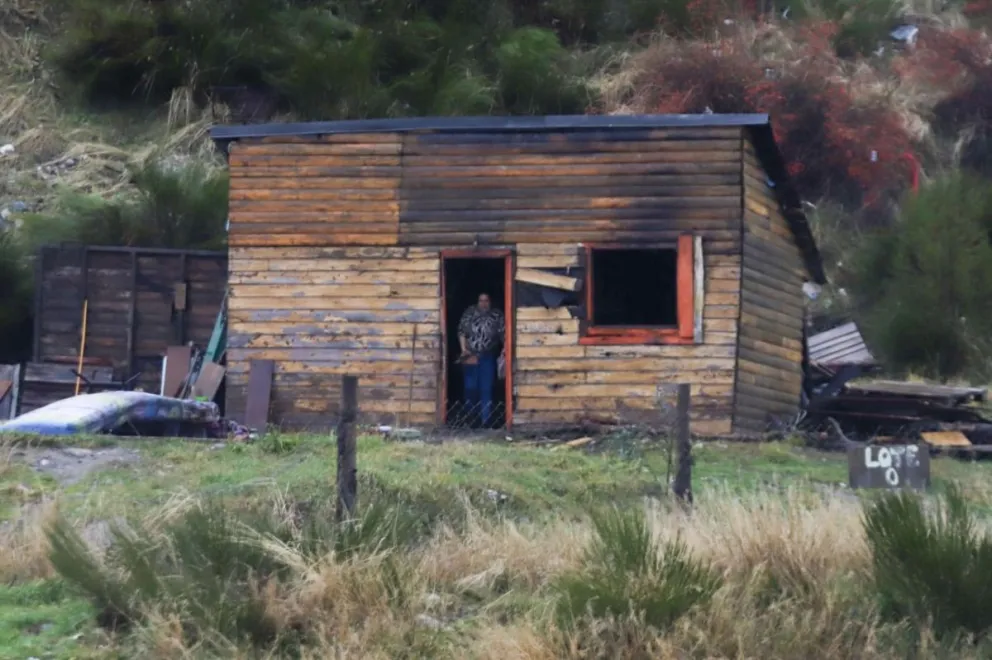 Susto por incendio que dejó pérdidas considerables en una vivienda del barrio Vivero 