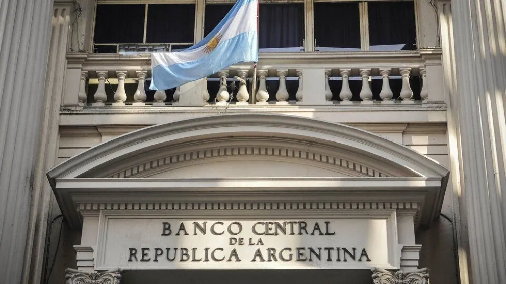 El Banco Central traspasa toda su deuda al Tesoro para cerrar la emisión de pesos