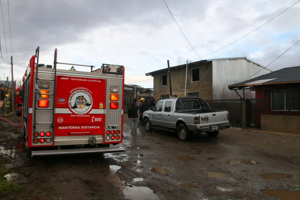 Se desató un incendio de vivienda en el barrio Eva Perón 