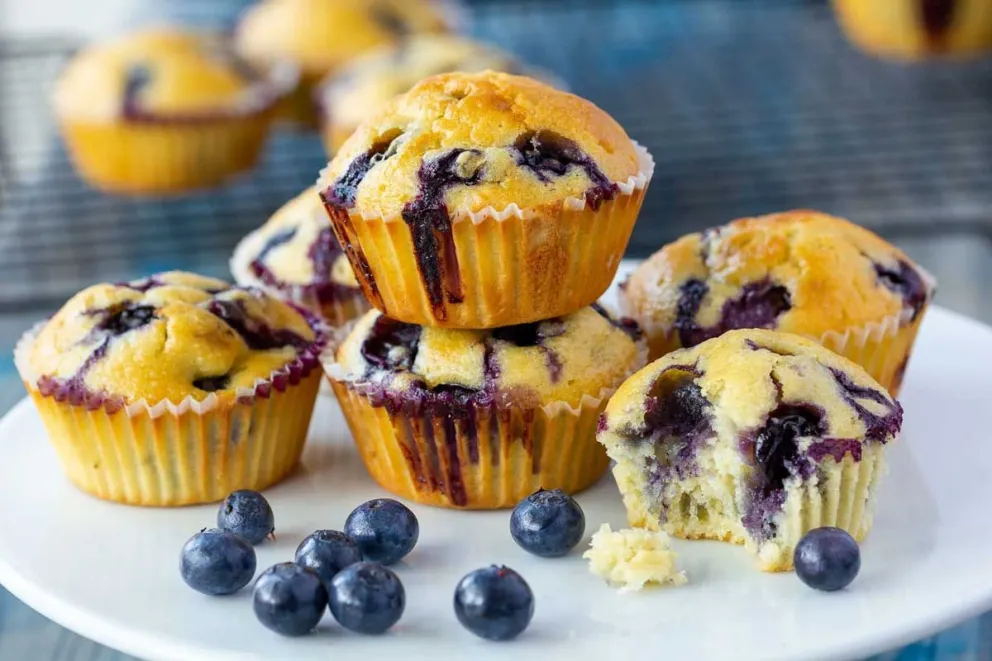 Muffins de coco y arándanos en 3 pasos, sin harina ni azúcar