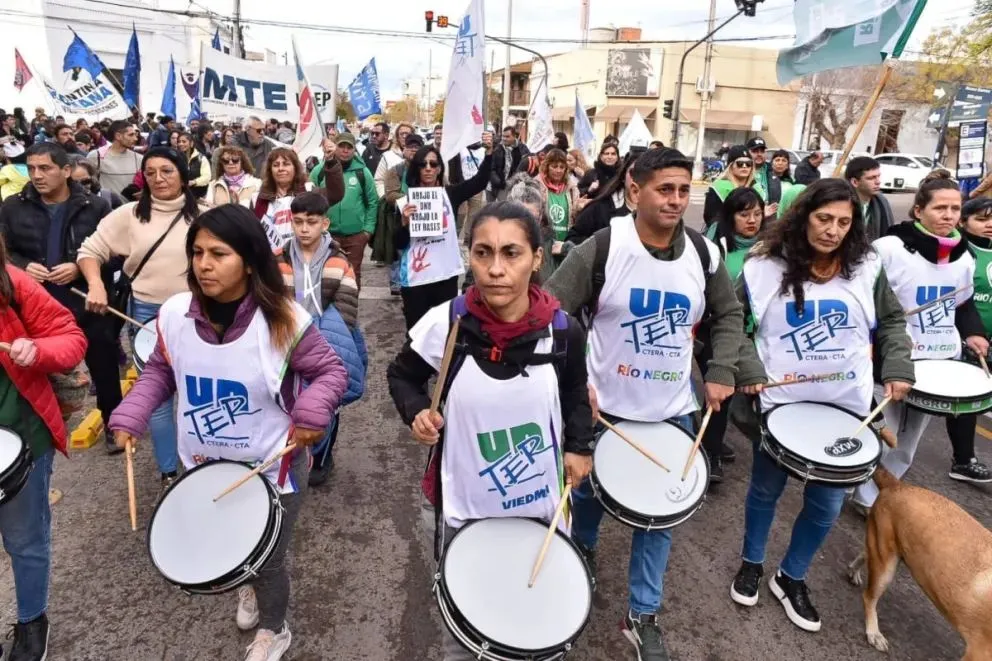 Padres autoconvocados están enojados por las medidas de UNTER y difundieron sus salarios