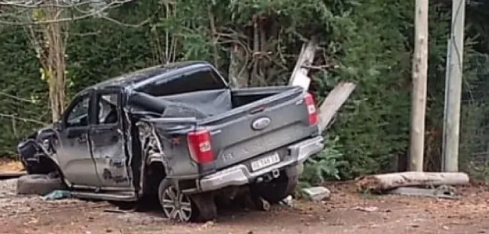 Una camioneta impactó contra el acceso a un complejo turístico