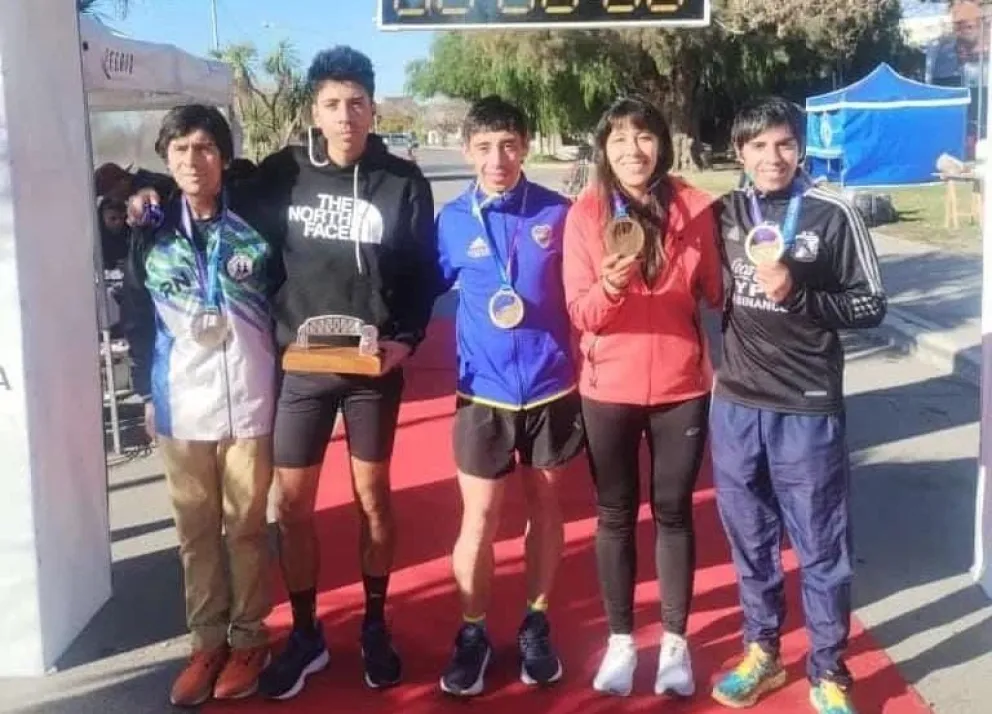 Podios barilochenses en la tercera edición de la Media Maratón Viedma-Patagones