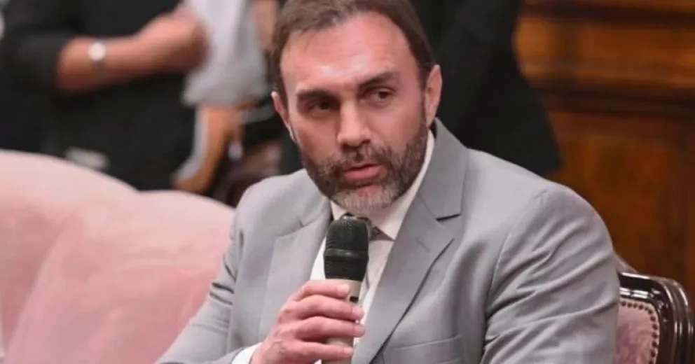 Video del escándalo: senador de La Libertad Avanza fue escrachado por su esposa