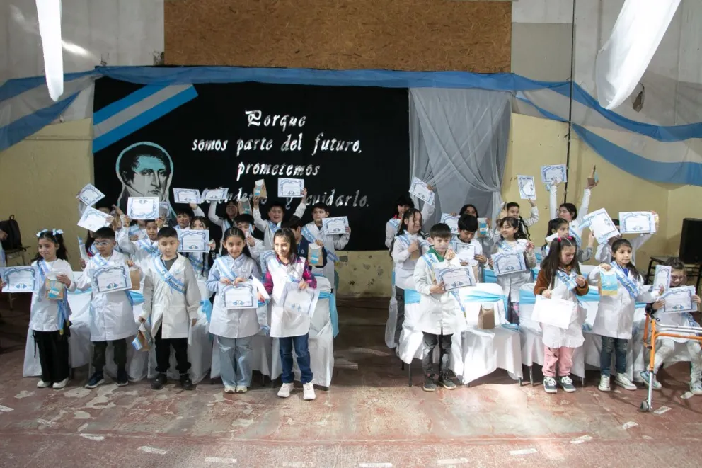 Los alumnos de cuarto grado de la Escuela Nº 267 prometieron la bandera