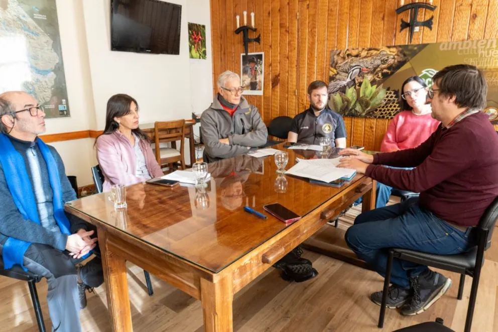 Avanzan las reuniones para generar convenios entre la UNRN y el Parque Nacional Nahuel Huapi 