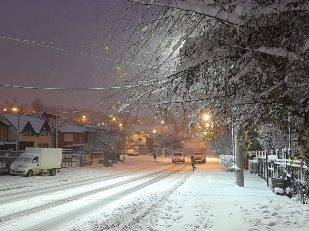 Bariloche y un Día de la Bandera cubierto de nieve