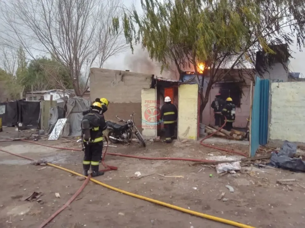 Tragedia en Roca: tres niños perdieron la vida tras el incendio de una vivienda
