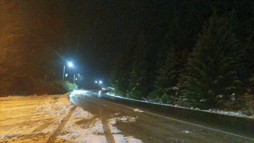 Rutas transitables con extrema precaución y se mantiene el uso obligatorio de cadenas 