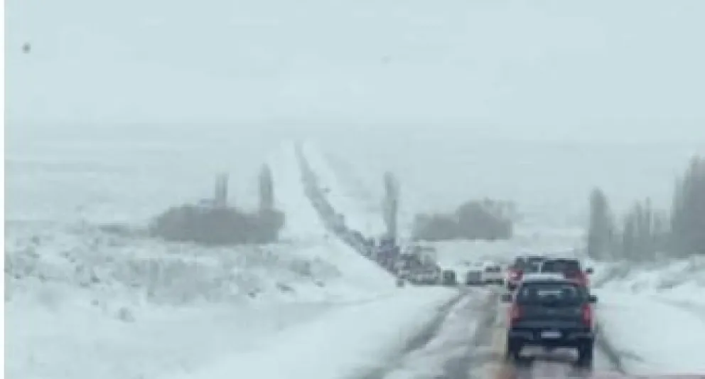 Siguen llegando a Bariloche los turistas varados luego del temporal de nieve