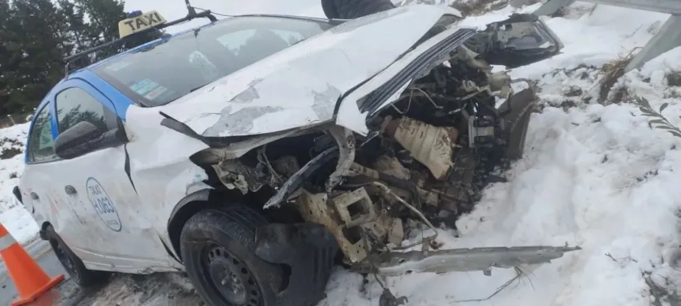 Taxista perdió el control y chocó solo cuando iba hacia Villa La Angostura