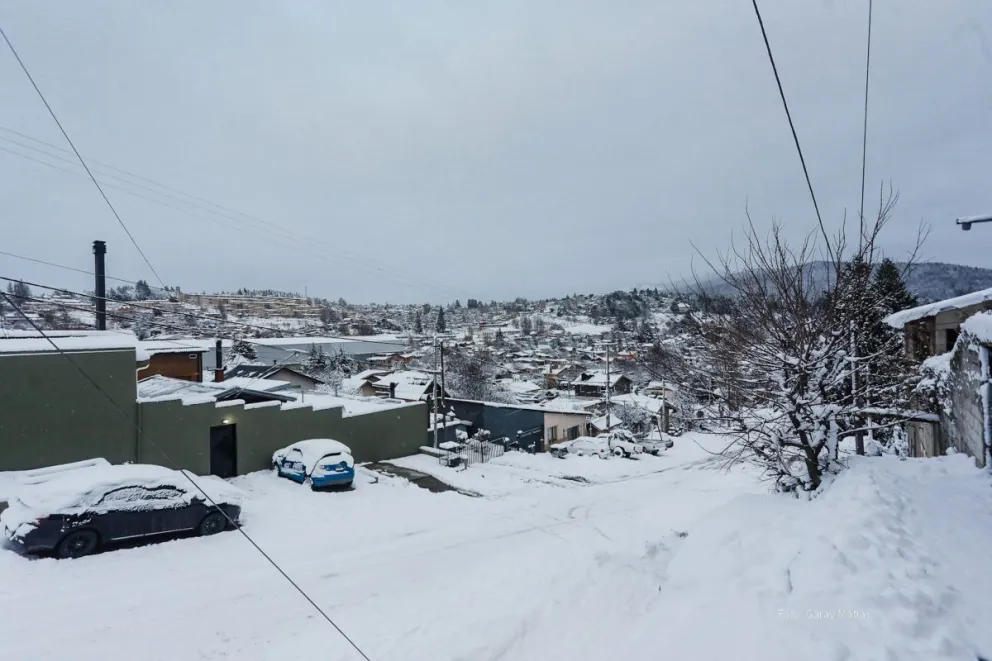 Intensas nevadas y alta ocupación turística marcaron el fin de semana XXL en Bariloche