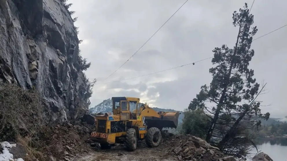 Vialidad Rionegrina realizó tareas de despeje de hielo y nieve sobre diversas rutas provinciales