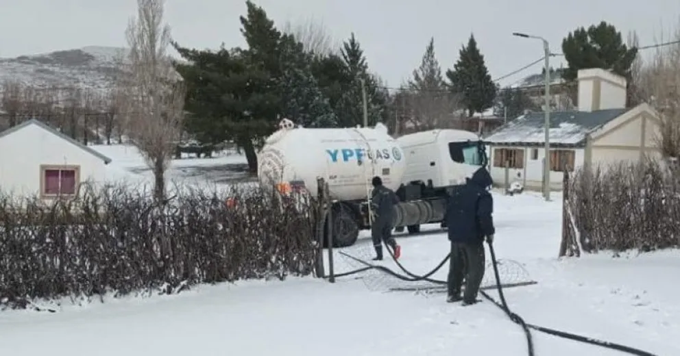 Lograron recargar los garrafones en Pilquiniyeu del Limay