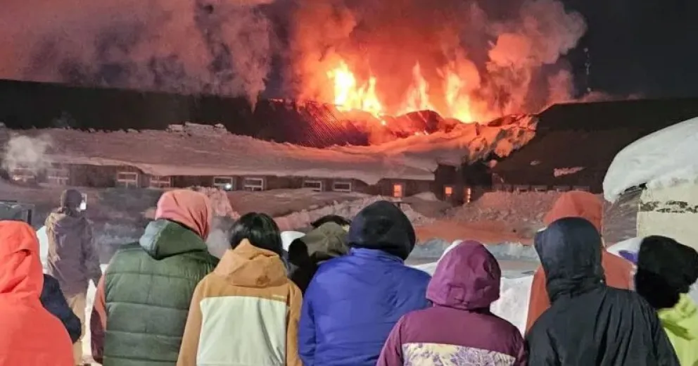 Un incendio consumió gran parte de la Escuela 164 de Caviahue