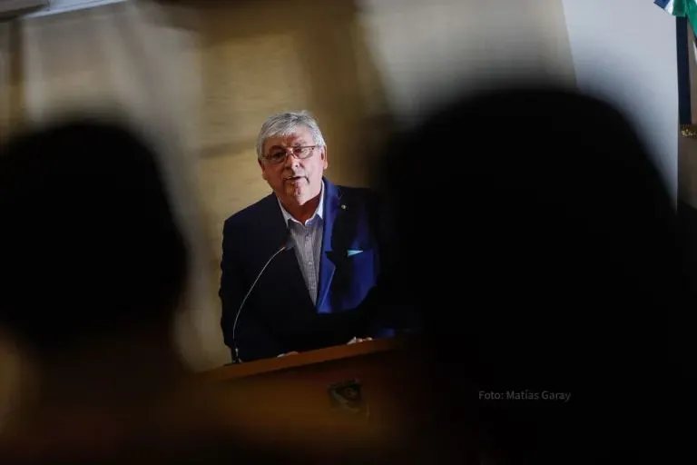 El intendente Walter Cortés reavivó la polémica con Chile luego del conflicto de los paneles solares