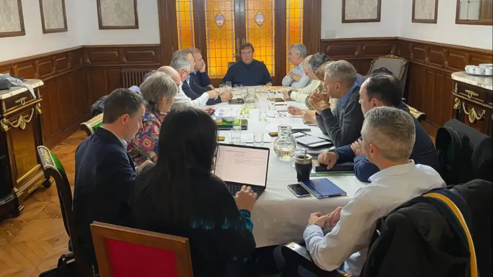 Se pagan juntos: Gobierno anunció el cronograma de sueldos y el medio aguinaldo