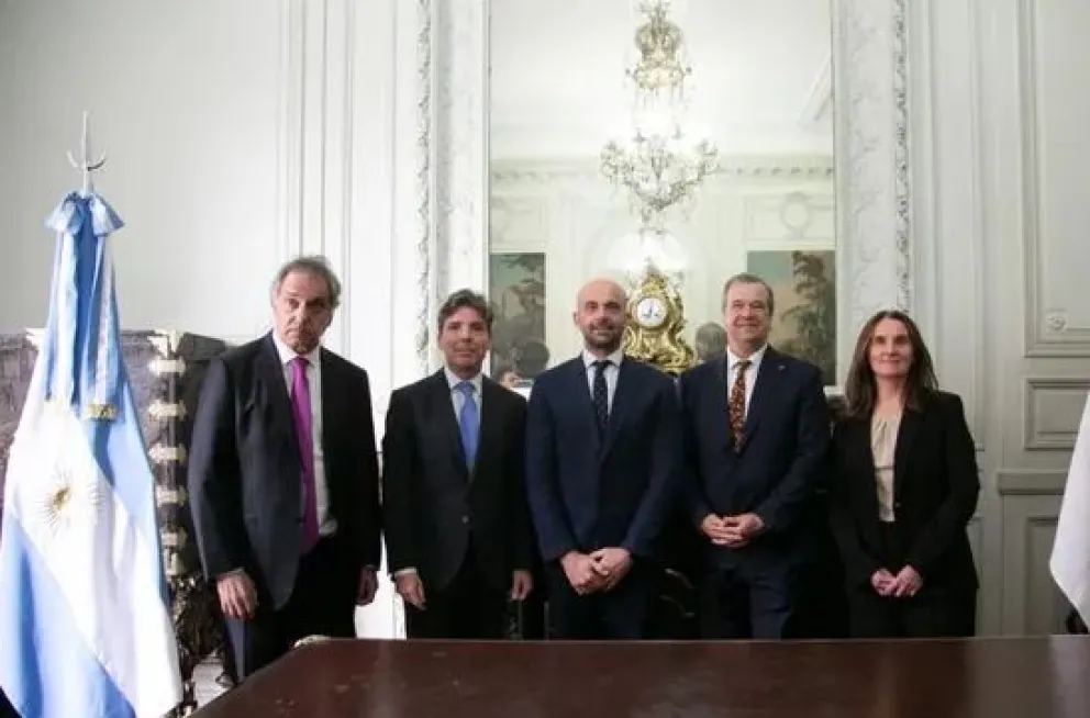 Argentina firmó un acuerdo con Canadá para liberar los vuelos de pasajeros y de cargas