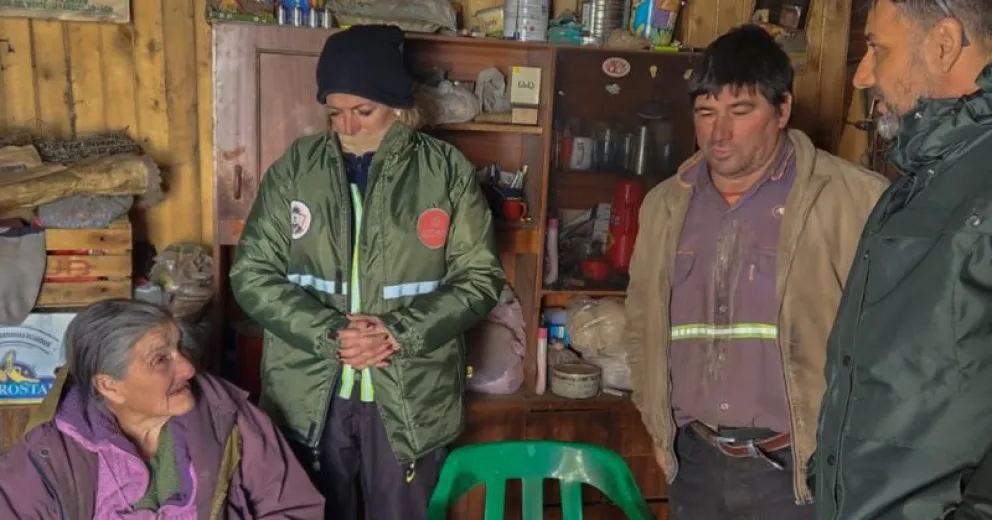 Debieron asistir a familias aisladas por la nieve