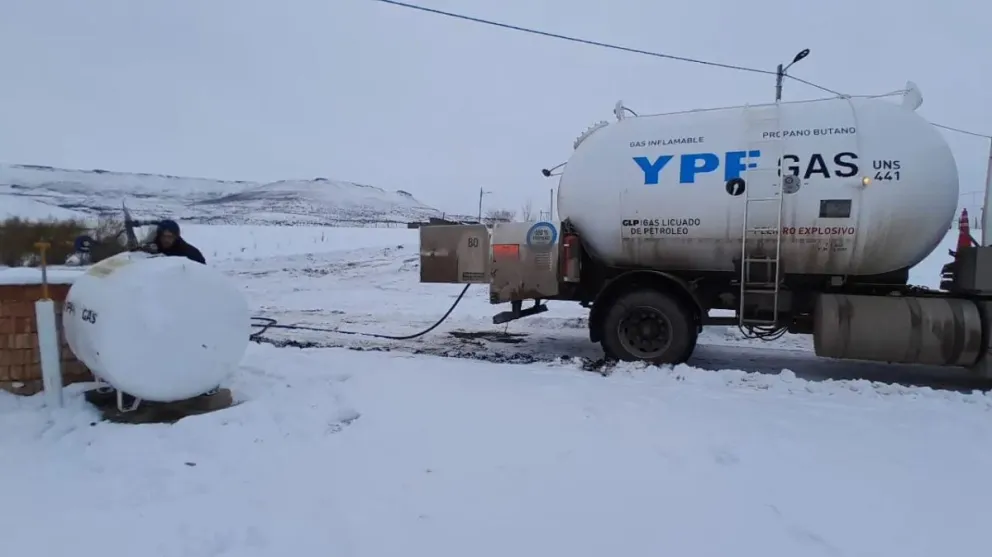 Plan Calor Gas: recargan tanques y entregan más garrafas en la Región Sur