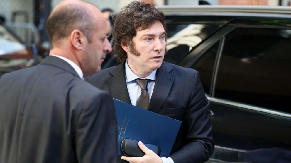 Milei confirmó que el Impuesto País bajará 10 puntos