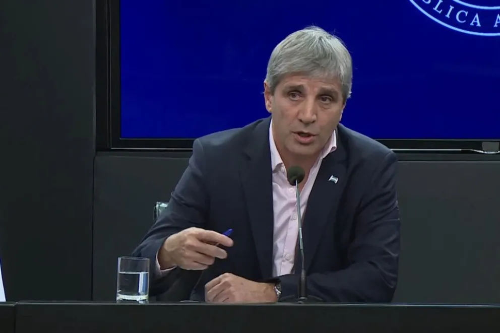 Luis Caputo anunció la segunda fase del Plan Económico: el objetivo será la emisión cero