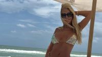 Graciela Alfano sorprendió con un traje de neoprene rojo en las playas de Miami