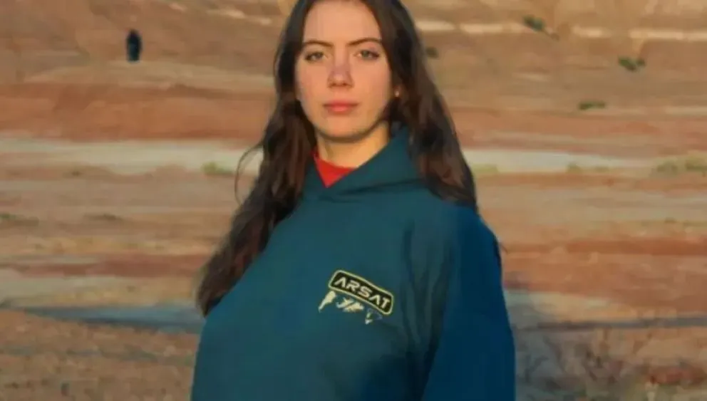 Un grupo de jóvenes emprendedores del Alto Valle lanzaron los buzos ARSAT con un objetivo solidario
