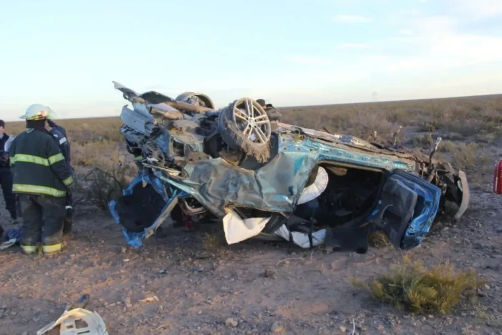 Salieron a probar la coupé BMW, iban a 220 km/h y volcaron: hay un muerto