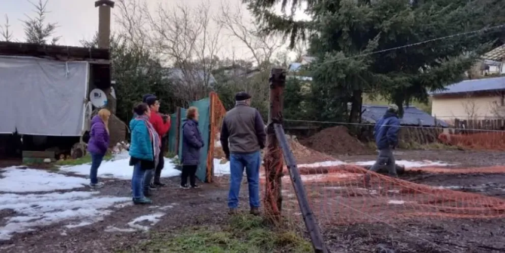 Una familia usó una topadora para "recuperar una casa usurpada"