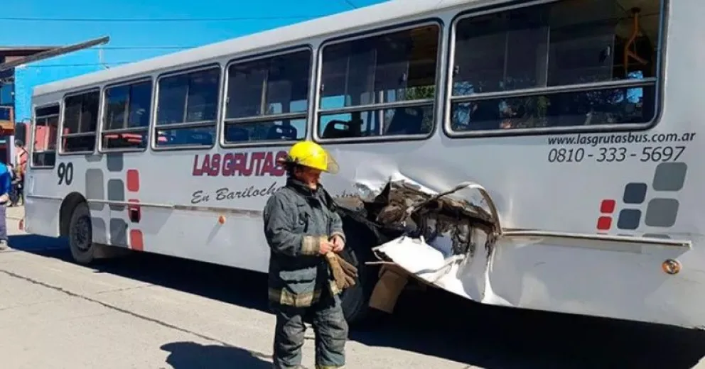 Colectivo chocó contra un tren en El Ñireco y deberán indemnizar a una pasajera