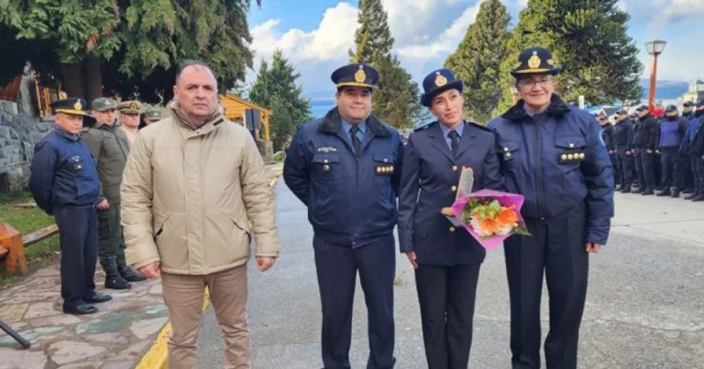 Distinguieron en Bariloche a la oficial que encabezó el operativo para evitar una usurpación en El Bolsón