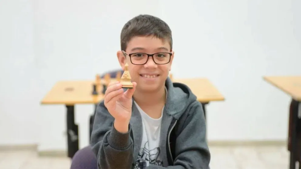 Faustino Oro venció al número 2 del ajedrez en el mundo: la partida duró 3 minutos