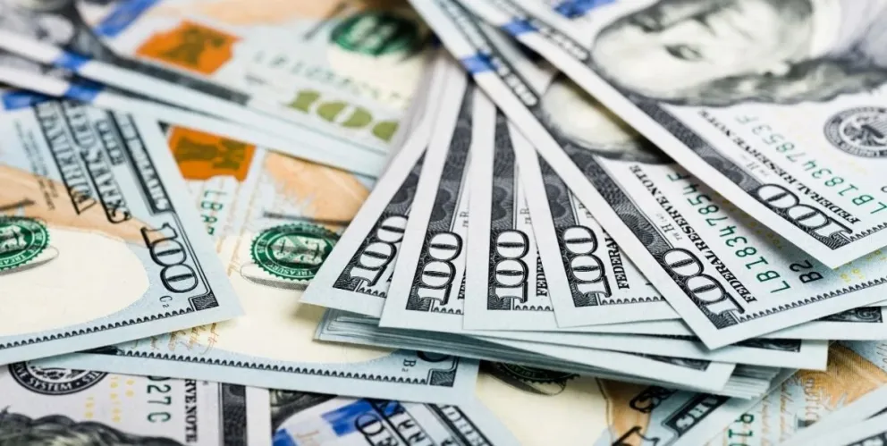 Dólar tarjeta: cómo conviene pagar los gastos en el exterior con la suba de la brecha 